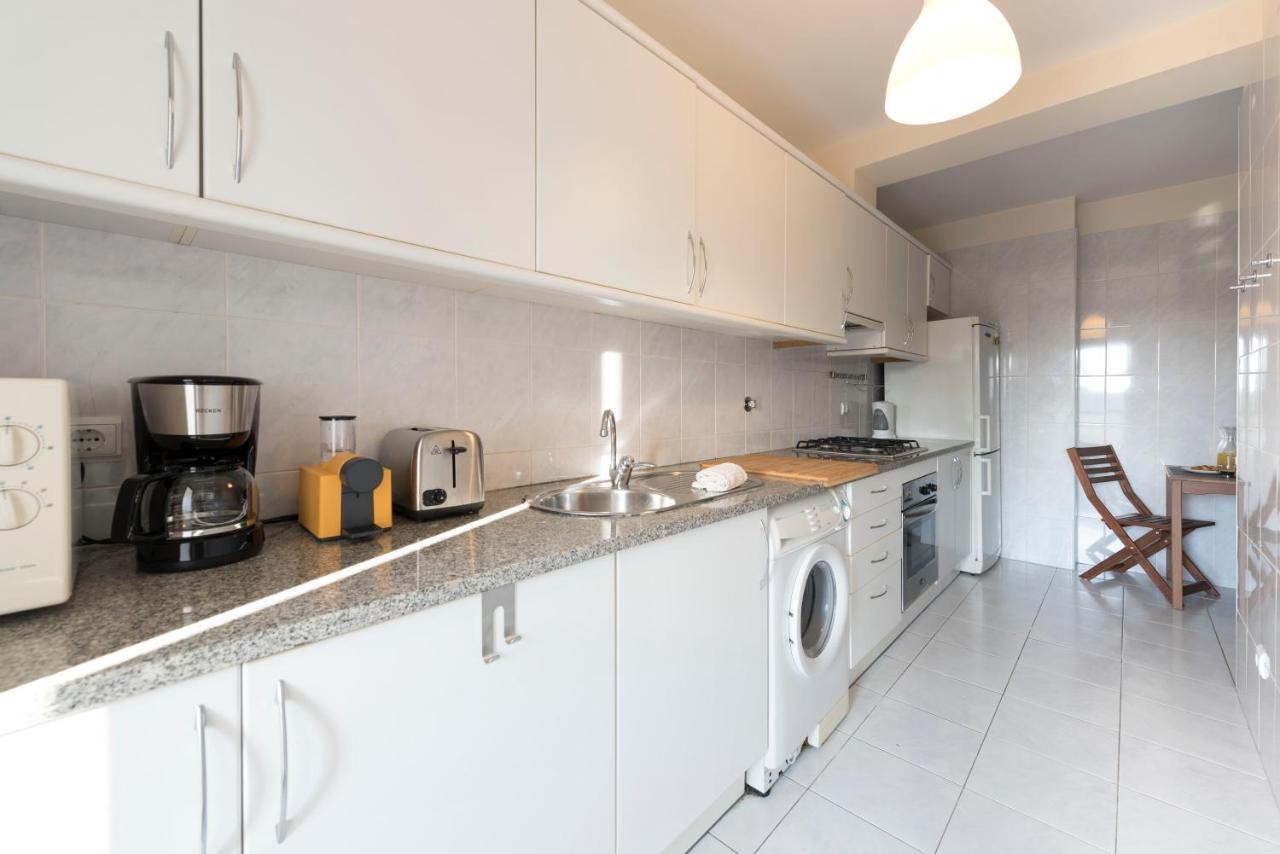 Lovelystay - Homey Feeling Flat W/ Free Parking Porto Buitenkant foto